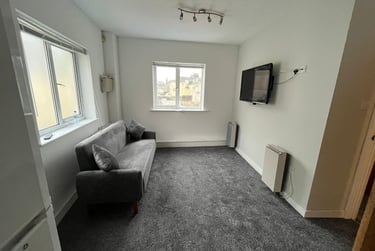 2 bed flat, Gilwell Street,, City Centre, Plymouth, PL48BU - Image 1